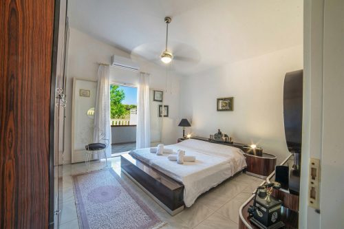 Villa Calò 2 with Garden, 200 meters from Sea