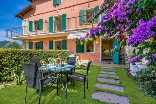 Sole Retreat: Shared Pool, garden&park
