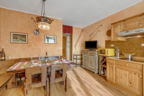 Rochebrune 5th - Flat with Balcony for 4