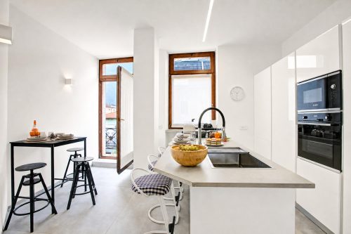Quiet Oasis In Riva Heart with Balcony Dining