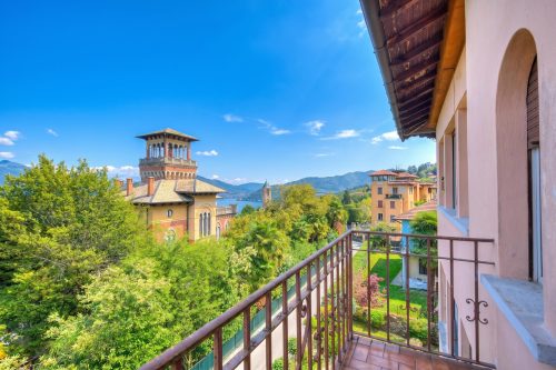Lorenza Rooftop: Lake Maggiore View Balcony near Stresa