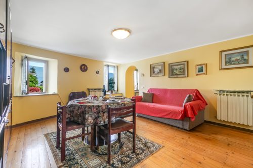 Old Pella: 100m to Lake Orta, Terrace and Views
