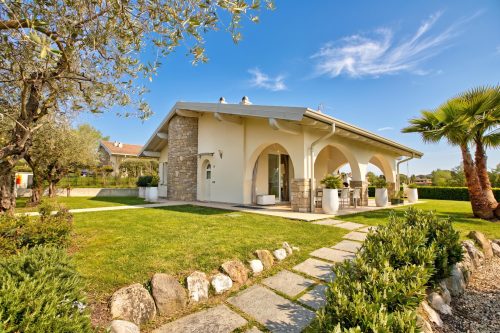 Il Silenzio House- Manerba del Garda Villa with Garden