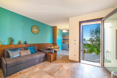 3br Luxury Appt - Pool, Garden & Parking