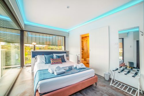 4br Luxury Appt - Pool, Garden & Parking