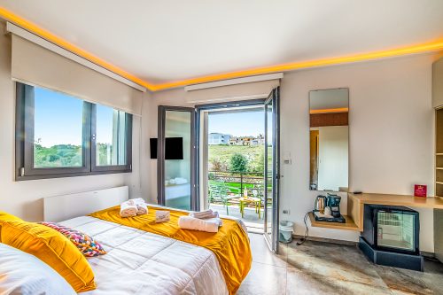 4br Luxury Appt - Pool, Garden & Parking