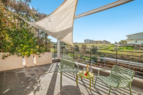 4br Luxury Appt - Pool, Garden & Parking
