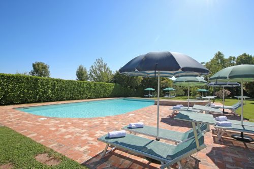 Cosy House Serena- park & shared pool
