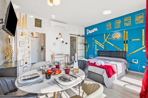 Luxury Apt 402 with Pool & Lake View