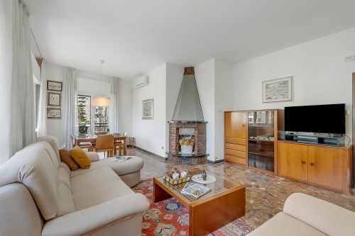 Rosa Apartment, Balcony and AC