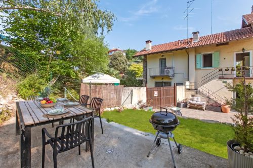 Dimora Della Rocca Private Garden, WIFI, BBQ & Parking