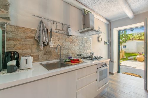 Dimora Della Rocca Private Garden, WIFI, BBQ & Parking
