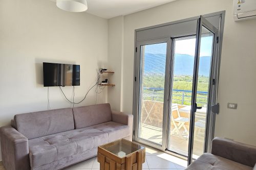 Apartment With Pool View 001