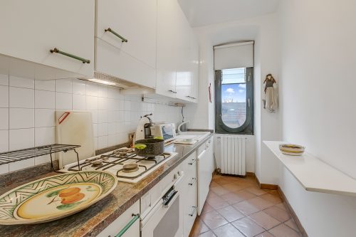 Apt. Annamaria: Family-Friendly 2BR Central Base for Trips