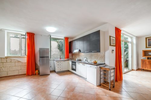 Apartment Civico 32 - Gardens & Shared Pool
