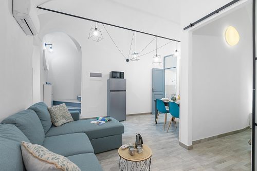 Saro House, Centre Apartment for 6