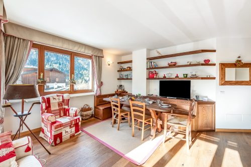 Charming Apartment Close to Cableway
