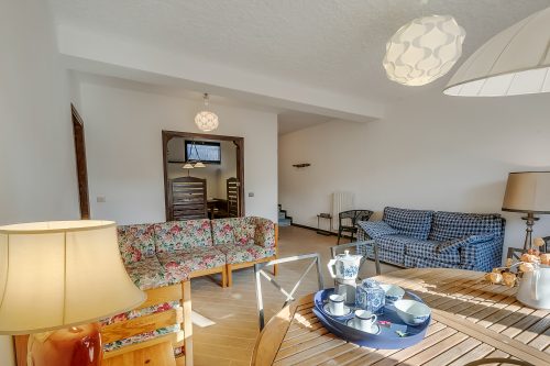 Villa Eva: Leggiuno 5-Bed Villa for Families & Groups (Sleeps 10)