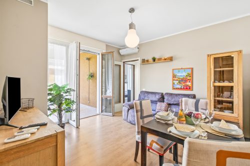 Casa Mirella quiet 2BR with View, Balcony and AC