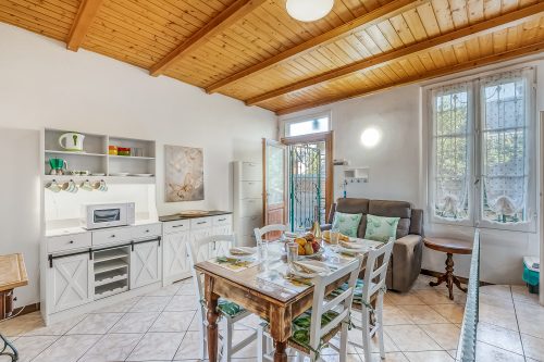 Butterfly Apartment: Lake Maggiore Luino Apartment with Balcony