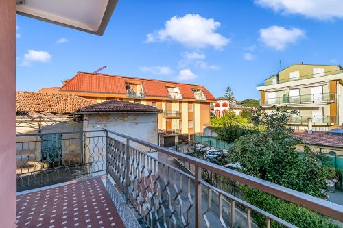 Verdi Loano Beach Apartment with Balcony