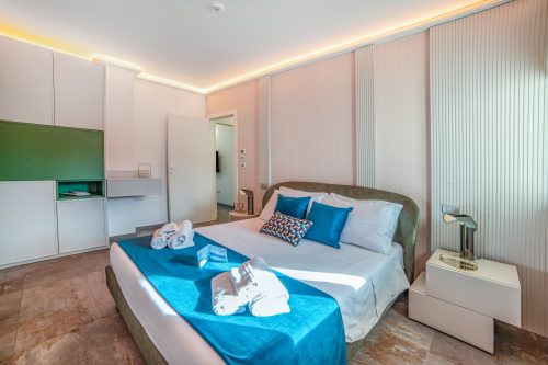 7br Luxury Villa - Pool, Garden & Parking