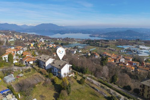 La Mansarda Sul Lago: Rustic Attic Studio with Balcony & Parking