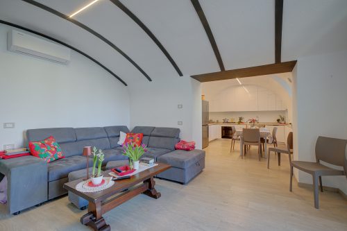 Peschiera few steps from the lake Garden, Terrace, & AC