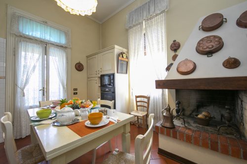 Villa Barbara - Lake Garda Villa with Pool & Views