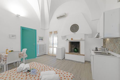 Casa Miggiano 6 BR Apartment in Town