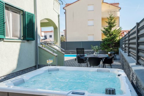 S Villa with Pool, Jacuzzi & Gym