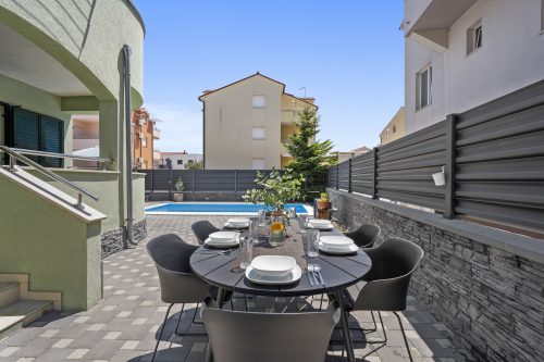 S Villa with Pool, Jacuzzi & Gym