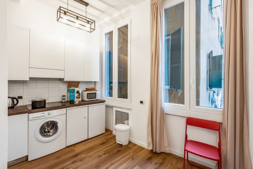 Old Town Living in historic center & A/C