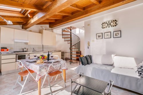 Loft In Center With Lake View
