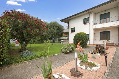 Connie's Apartment Modern 2BR, Private garden, Mountain Views in Monvalle