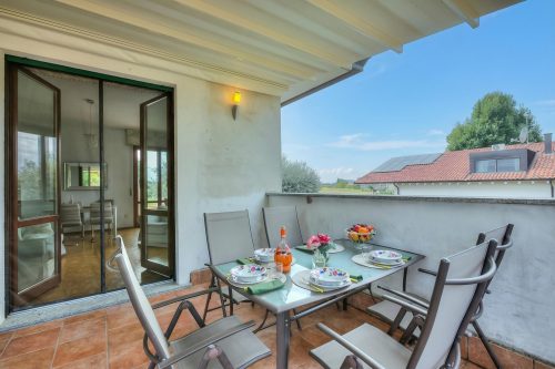 Connie's Apartment Modern 2BR, Private garden, Mountain Views in Monvalle