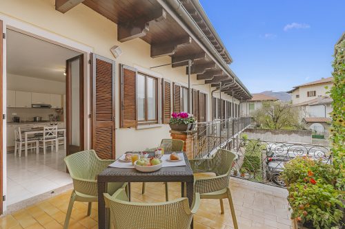 Petalo Bianco: 100m from Lake, Parking and Balcony