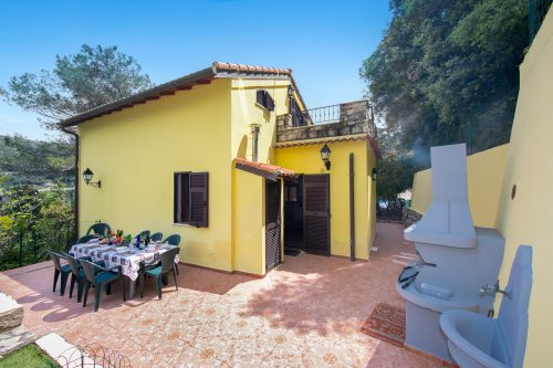 Villa Monte Enrico - With Pool & Jacuzzi