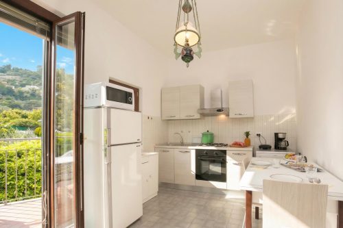 Villa Alberti Apt Emma 900m from Garda lake w/ shared Garden