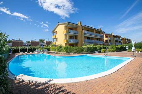 Appartamento Vista Lago: Pool, Garage & Lake View