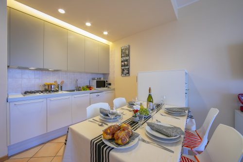Appartamento Vista Lago: Pool, Garage & Lake View