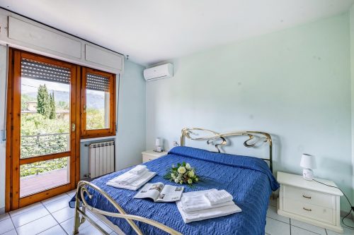 La Chimera Duplex with Garden 700m from sea