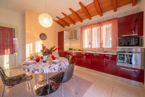 Villa Clara with Outdoor Jacuzzi few km from the Sea