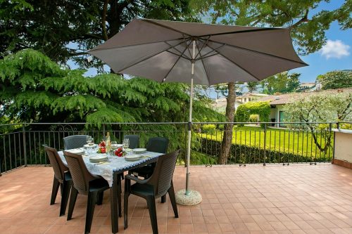 Villa Alberti 900m from Garda lake w/ Garden