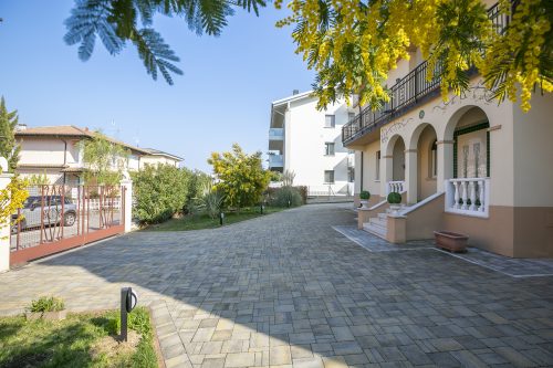 Villa Mimosa Near Desenzano Old Town Apt 1 Parking, A/C, WiFi