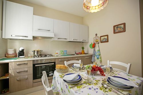 Villa Mimosa Near Desenzano Old Town Apt 2 Parking, A/C, WiFi