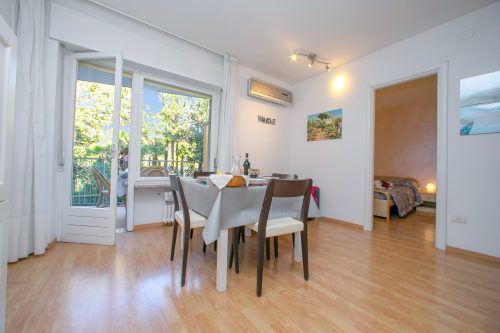 Riva Lago e Spiaggia Apartment with Balcony and Parking