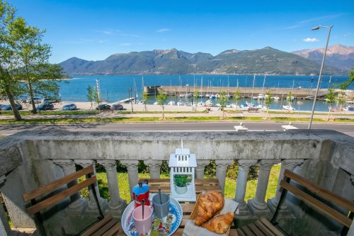 Residenza Gardenia - Lake View Balcony Apartment in Luino Center