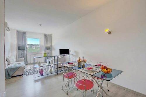 Appartamento di Tommaso Central Desenzano w/ A/C sleeps 4