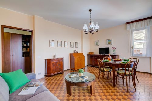 Nicoletta's Lake View with Balcony in Stresa